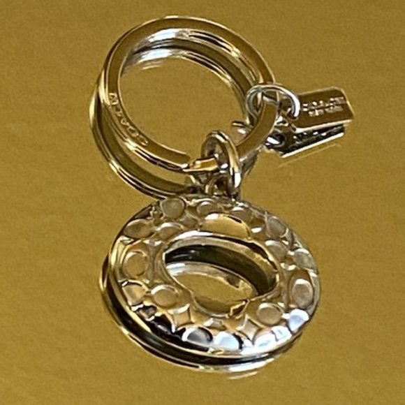Coach Embossed Signature Logo Open Oval Shape Silver Keychain - Picture 1 of 13